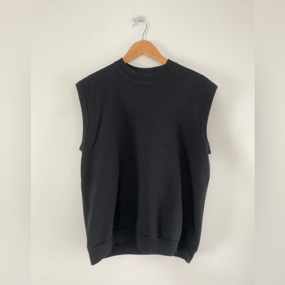 Black Sleeveless Sweatshirt